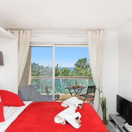 Sea Side Yourhosthelper * 戛纳