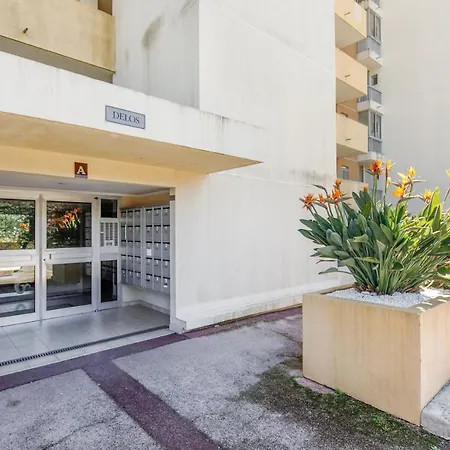 Sea Side Yourhosthelper