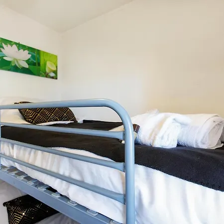 Apartment Sea Side Yourhosthelper *