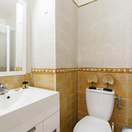 Sea Side Yourhosthelper